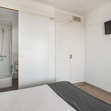 Amura Be My Guest * Castelldefels